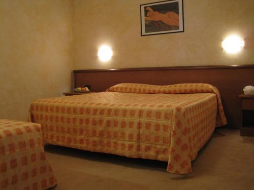 Hotel Italia Карманьола Экстерьер фото