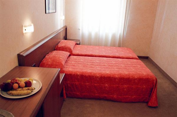 Hotel Italia Карманьола Номер фото