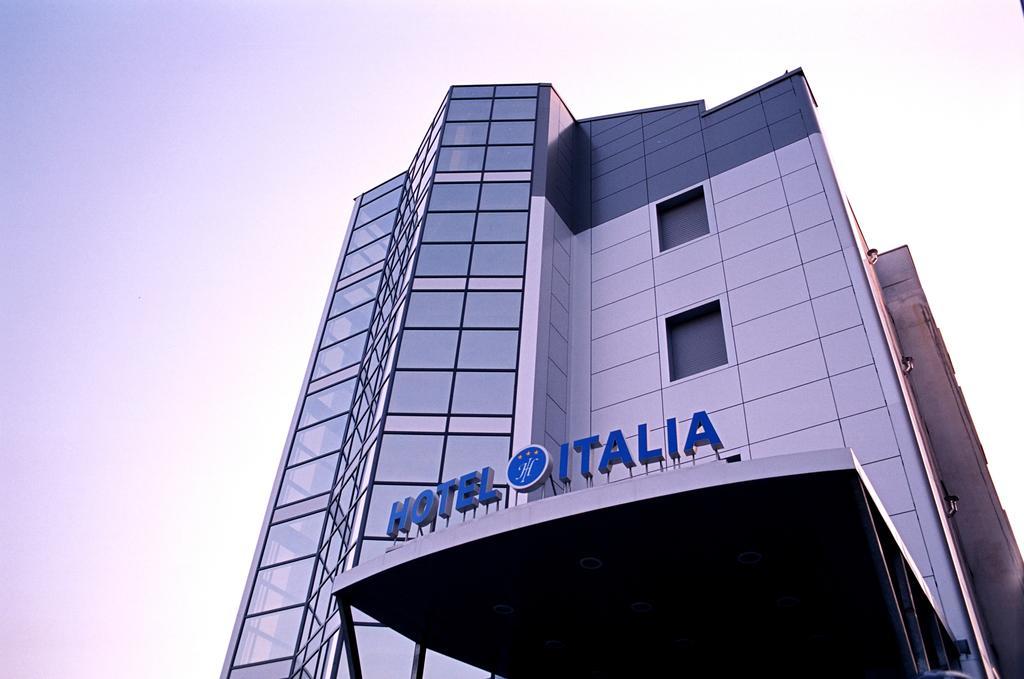 Hotel Italia Карманьола Экстерьер фото