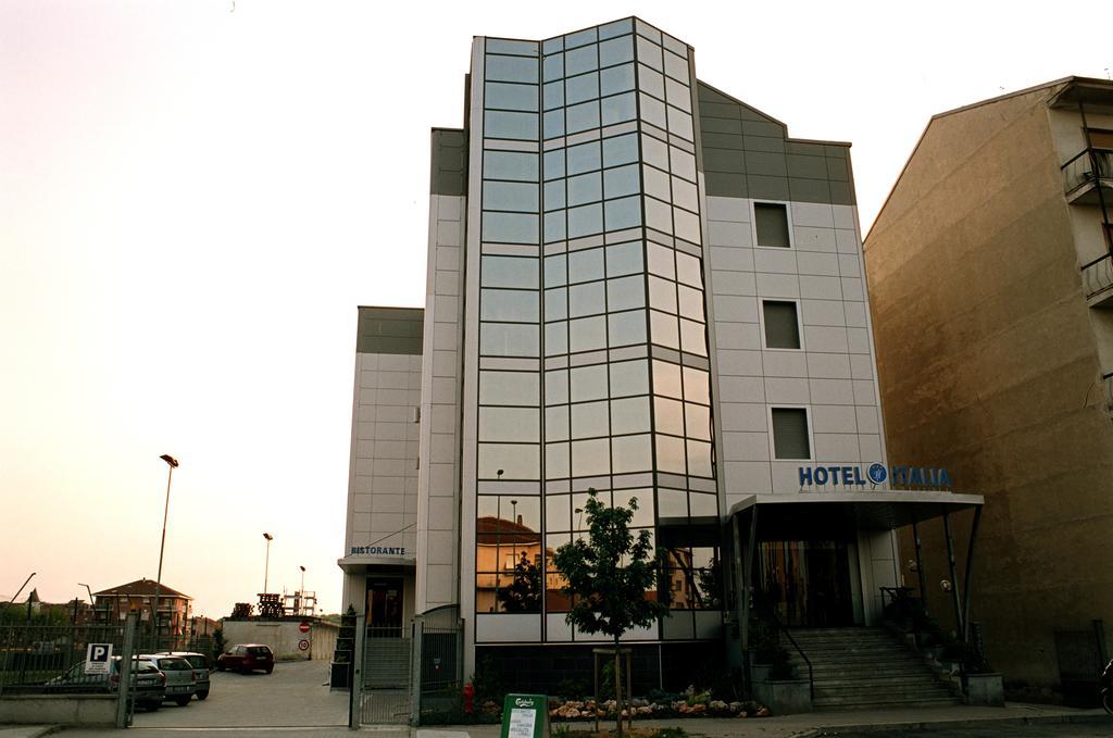 Hotel Italia Карманьола Экстерьер фото