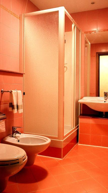 Hotel Italia Карманьола Номер фото