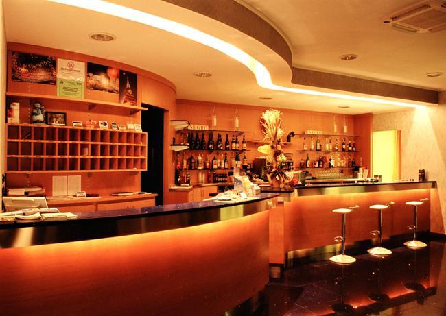 Hotel Italia Карманьола Экстерьер фото